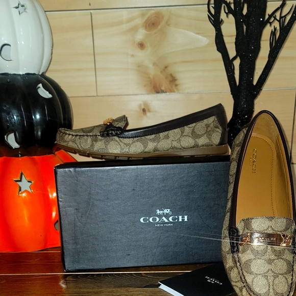 Olive sig coach flats - Picture 1 of 6